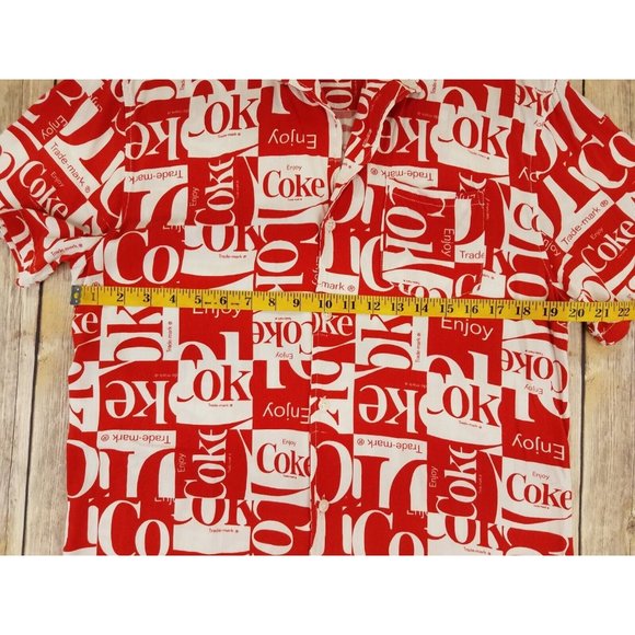 Vintage Re-Mastered Coca-Cola Men’s S/S Button Front Shirt Size M Red B83 - Picture 5 of 10